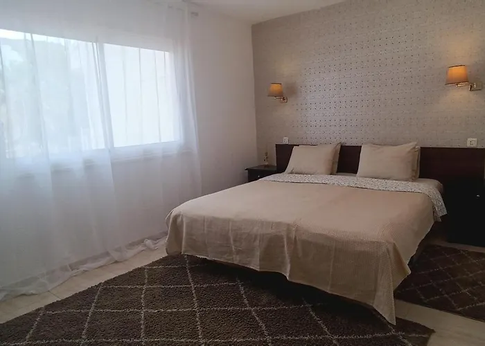 Sea View Apartment *