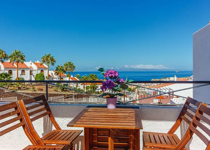 Sea View Apartment *